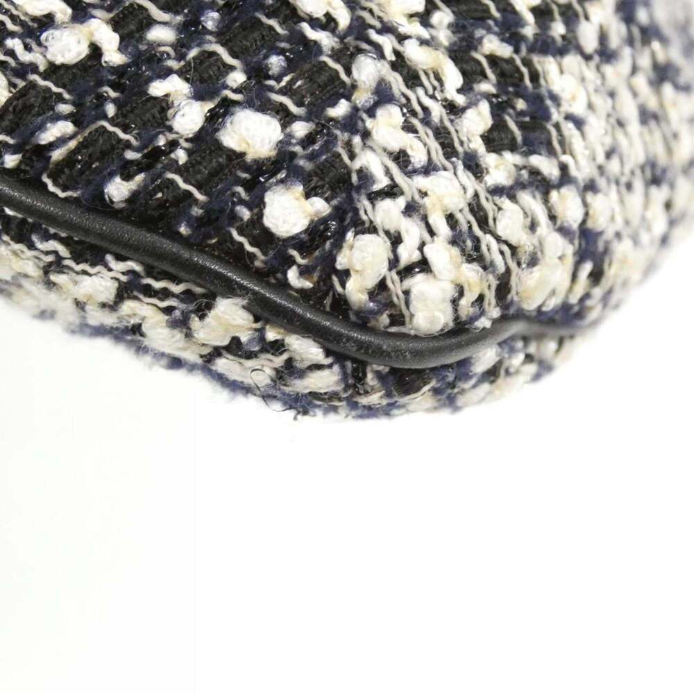 CHANEL Black Shoulder Bag - Picture 3 of 8